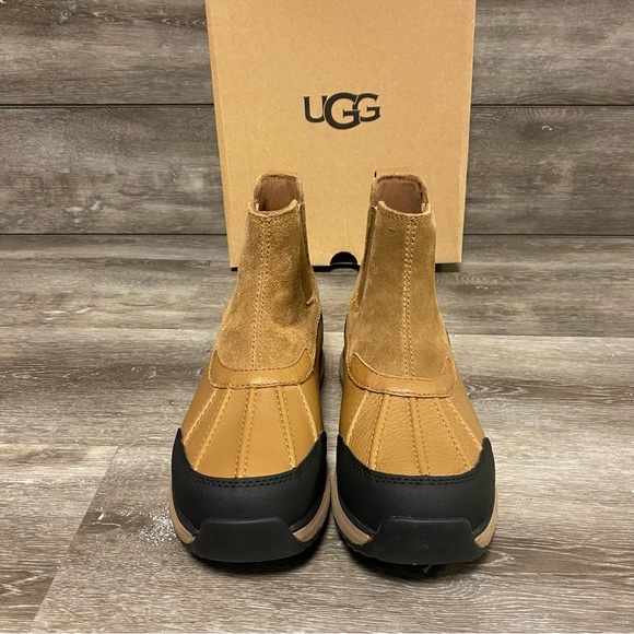 UGG | Adirondack III Chelsea Boots In Chestnut NEW In Box - Picture 3 of 5